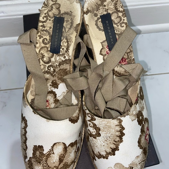 Burberry Espadrilles - Picture 3 of 5